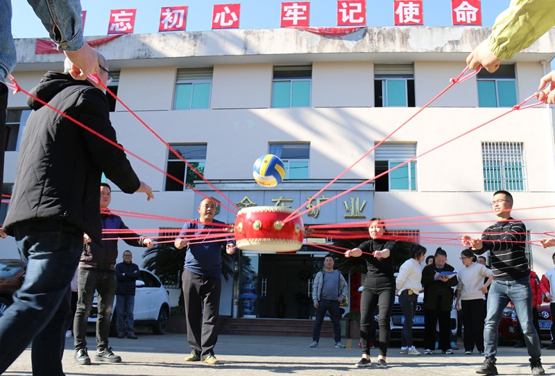 2、千亿（中国）一站式服务平台组织趣味活动--同心击鼓_副本.jpg